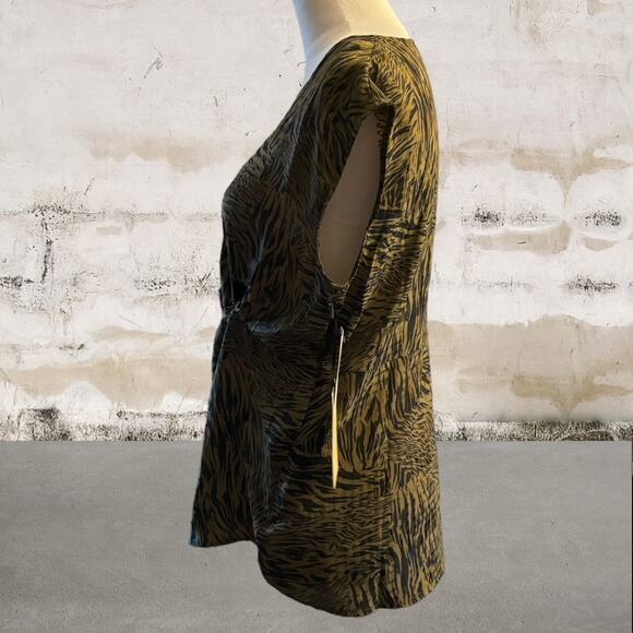 Halogen NWT Twist Front Top In Olive Black Splice Animal-Size Small - Picture 2 of 6